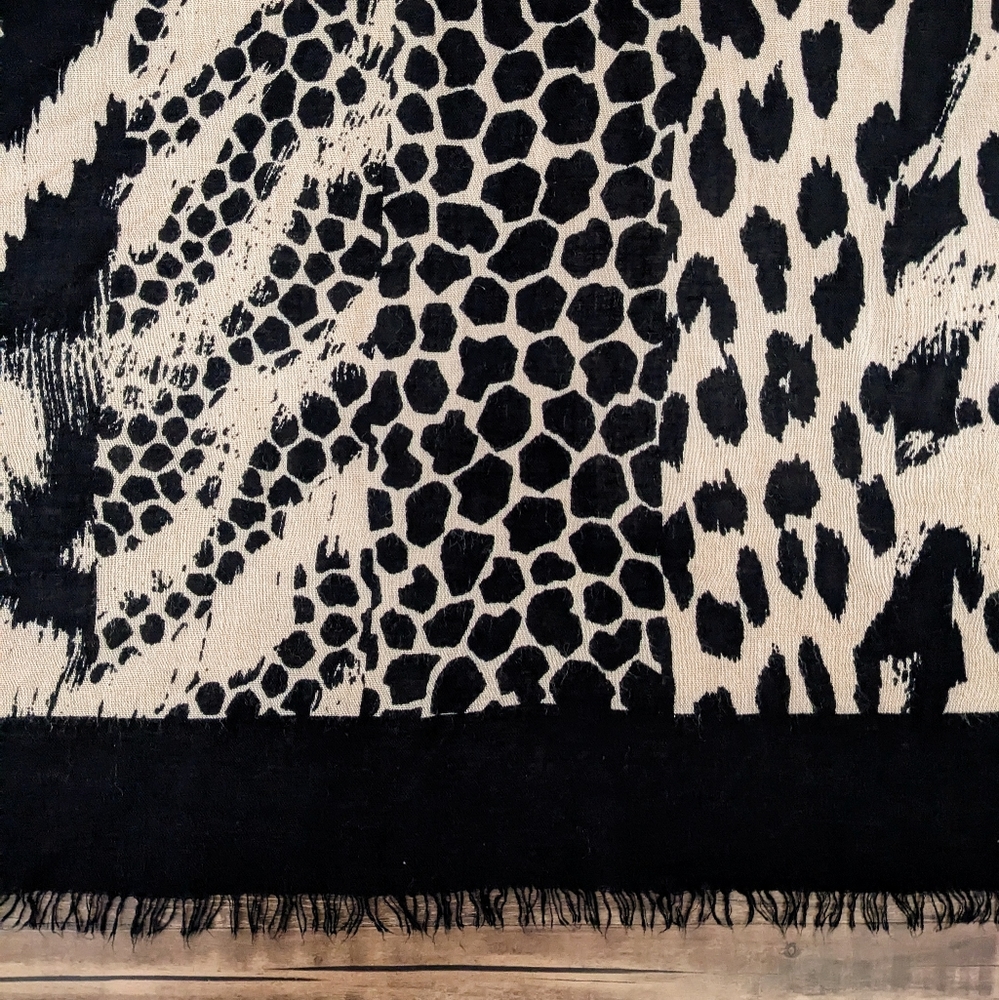 Express Scarf - Picture 4 of 8